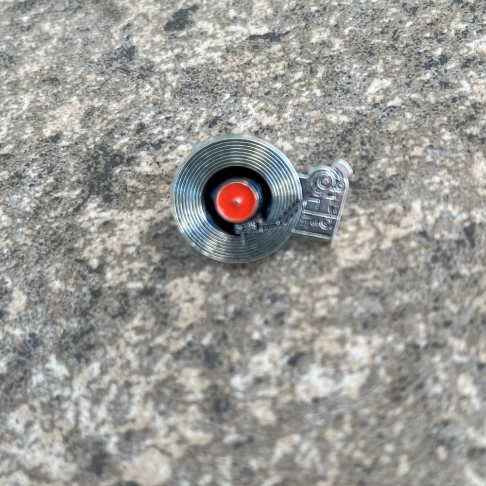 Record Player brooch lapel pin‎ backpack pin hat pin